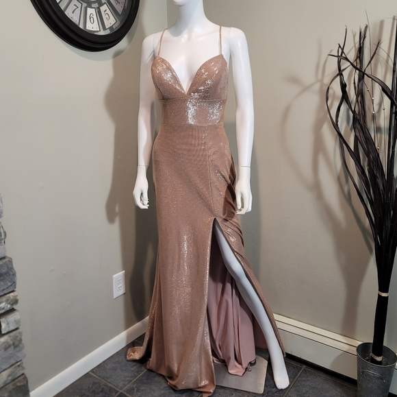 NWT Faviana Glamour Rose Gold Mermiad V-neck Spaghetti Strap Formal Dress Size 8 - Picture 2 of 14